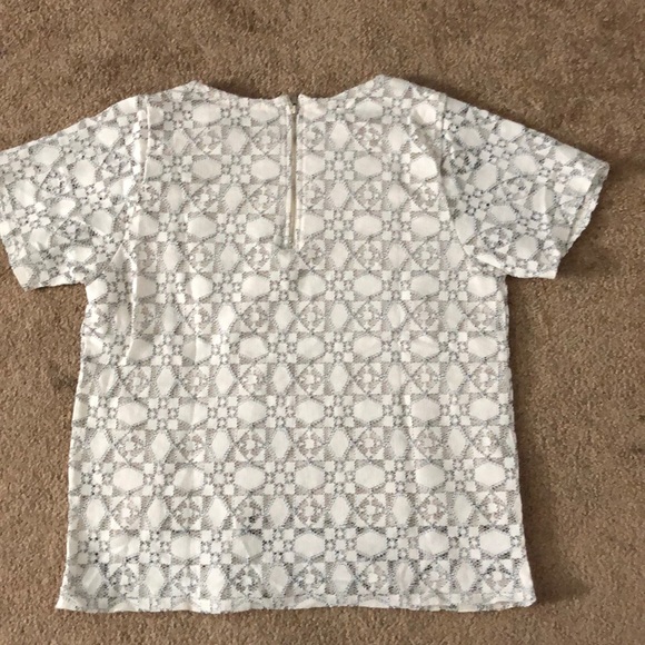 Patterned cream shirt with black stitching - Picture 4 of 5